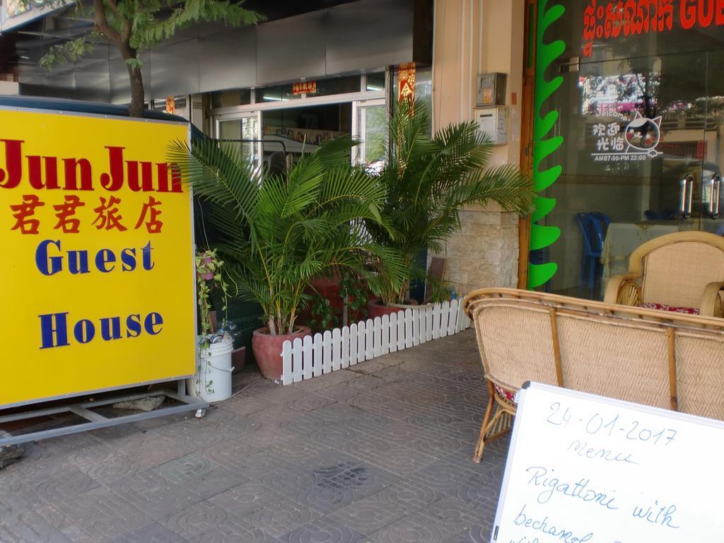 Jun Jun Guesthouse Phnom Penh Exterior foto